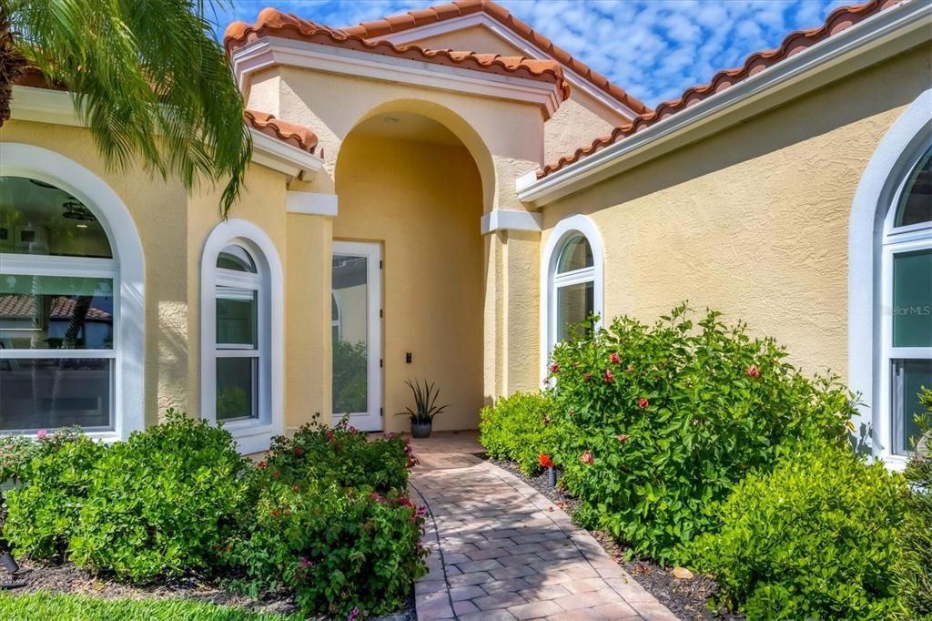 For Sale: $795,000 (3 beds, 3 baths, 2516 Square Feet)