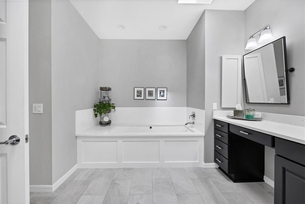 For Sale: $795,000 (3 beds, 3 baths, 2516 Square Feet)