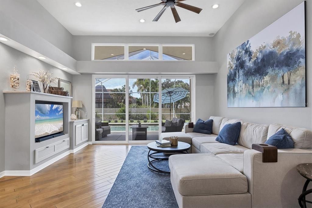 For Sale: $795,000 (3 beds, 3 baths, 2516 Square Feet)