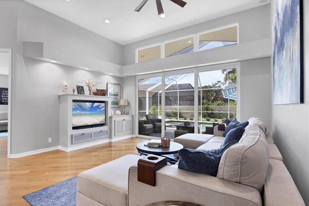 For Sale: $795,000 (3 beds, 3 baths, 2516 Square Feet)