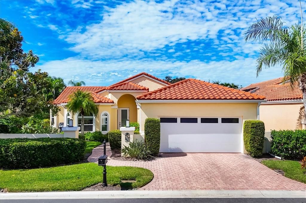 For Sale: $795,000 (3 beds, 3 baths, 2516 Square Feet)