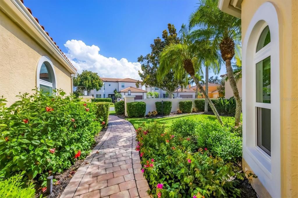 For Sale: $795,000 (3 beds, 3 baths, 2516 Square Feet)