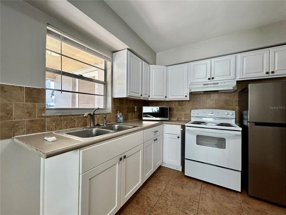 В аренду: $1,700 (1 спален, 1 ванн, 700 Квадратных фут)