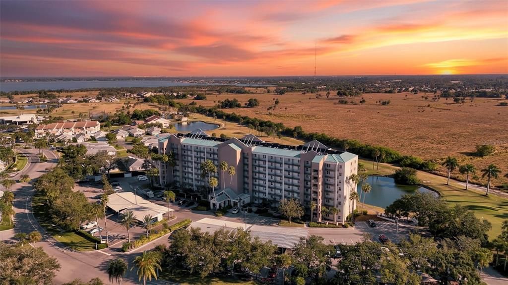 For Sale: $220,000 (2 beds, 2 baths, 936 Square Feet)