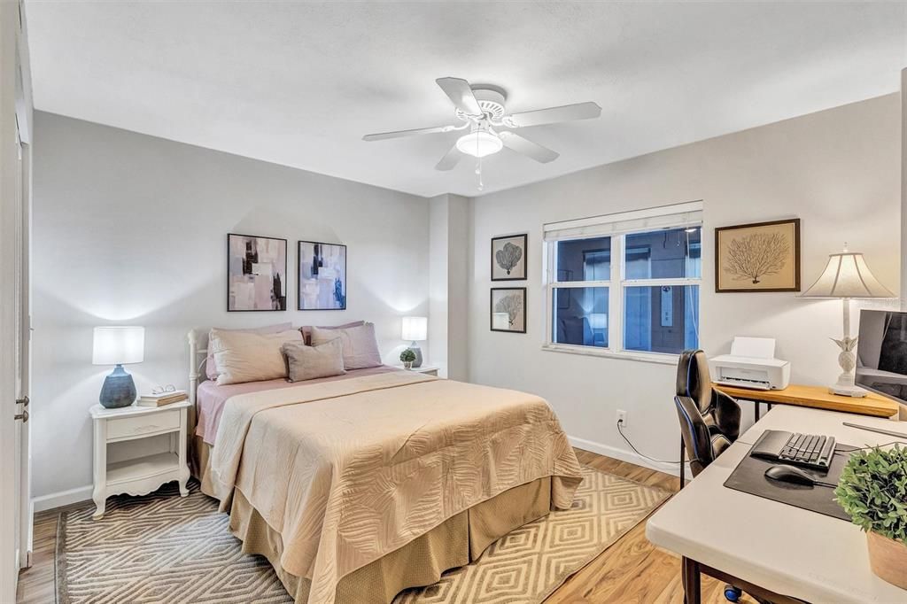 For Sale: $220,000 (2 beds, 2 baths, 936 Square Feet)