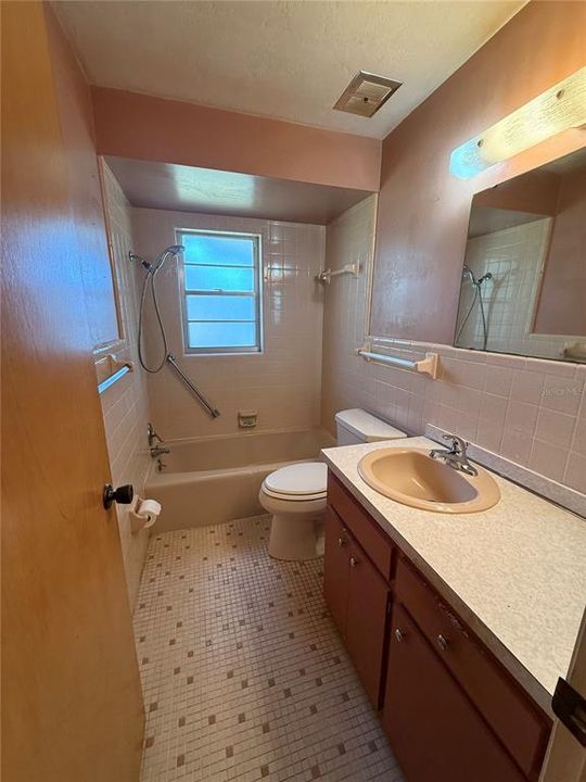 Active With Contract: $225,000 (2 beds, 2 baths, 1360 Square Feet)