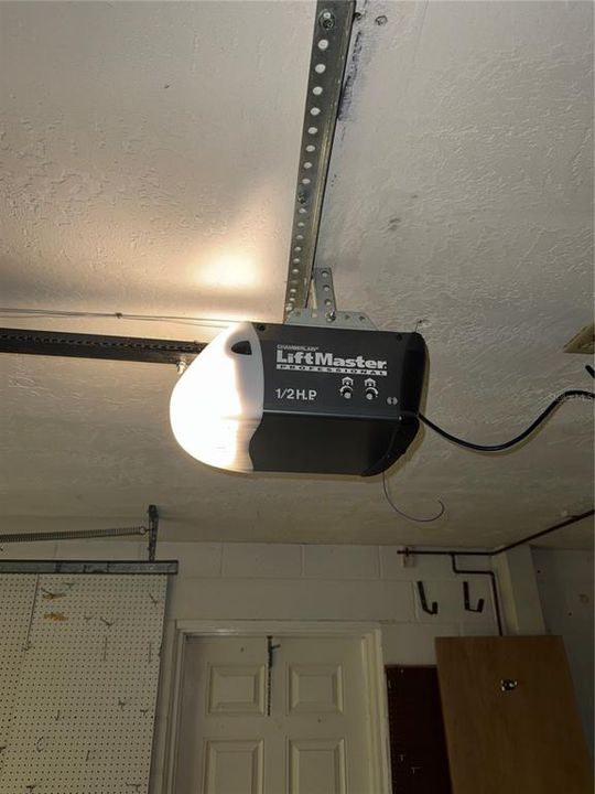 Active With Contract: $225,000 (2 beds, 2 baths, 1360 Square Feet)