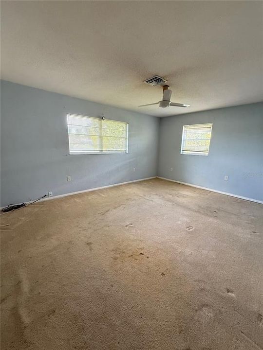 Active With Contract: $225,000 (2 beds, 2 baths, 1360 Square Feet)