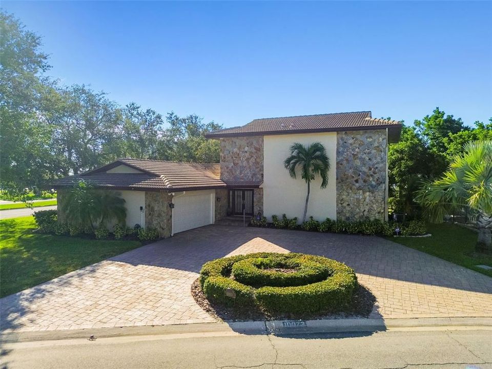 For Sale: $875,000 (3 beds, 3 baths, 3292 Square Feet)