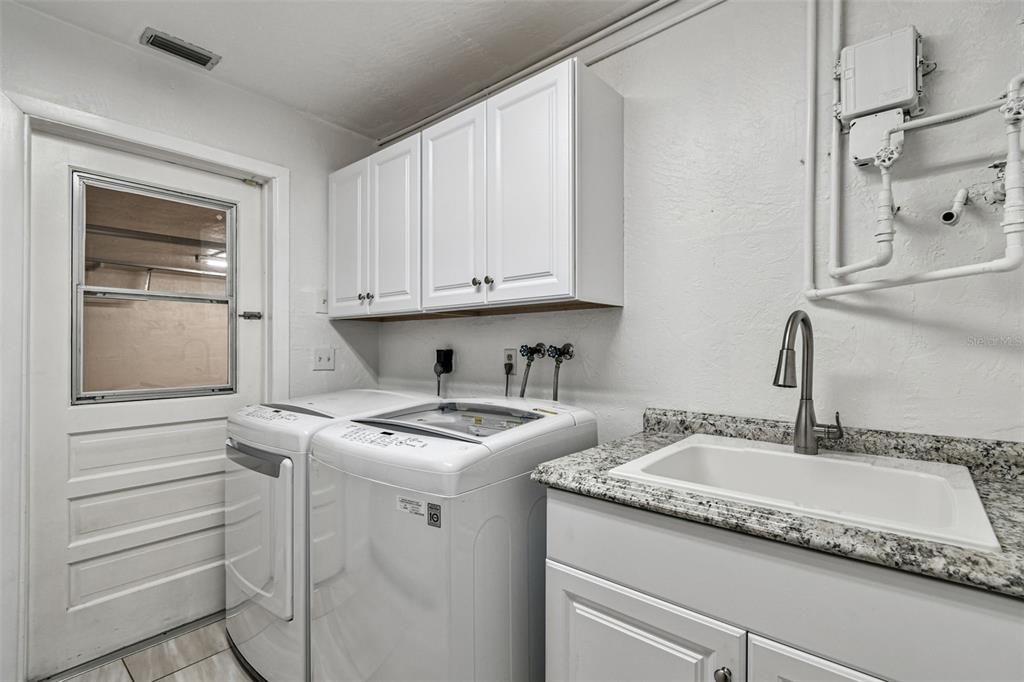 For Sale: $875,000 (3 beds, 3 baths, 3292 Square Feet)