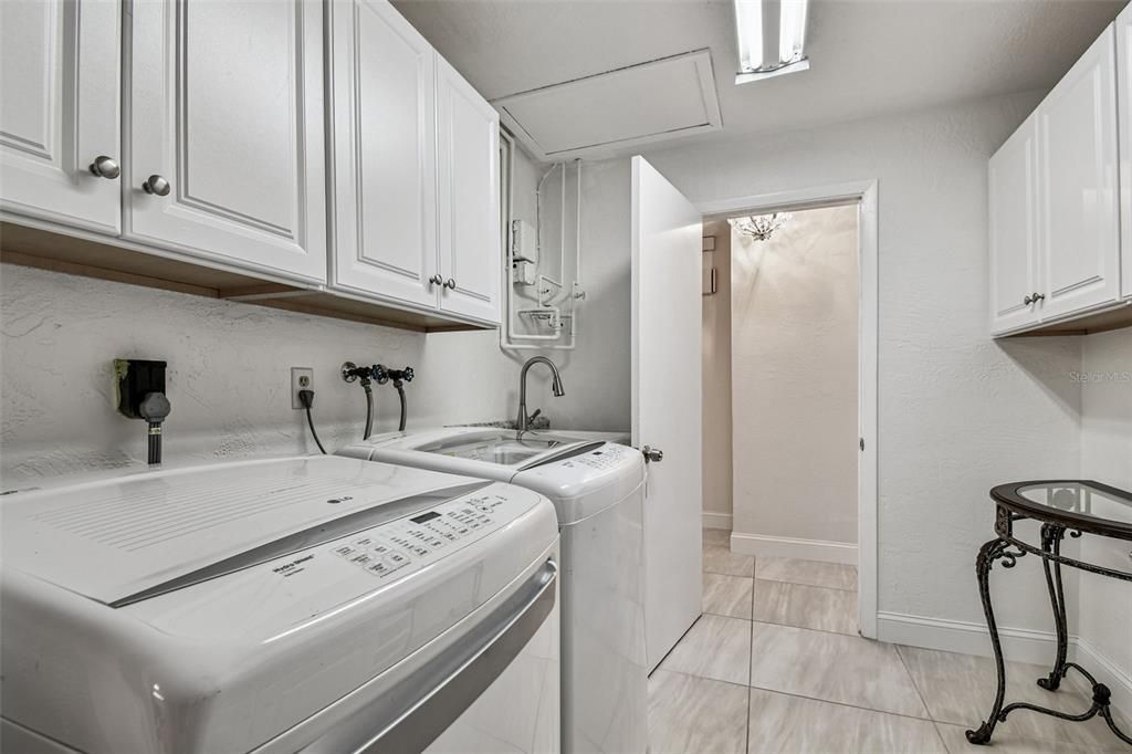 For Sale: $875,000 (3 beds, 3 baths, 3292 Square Feet)