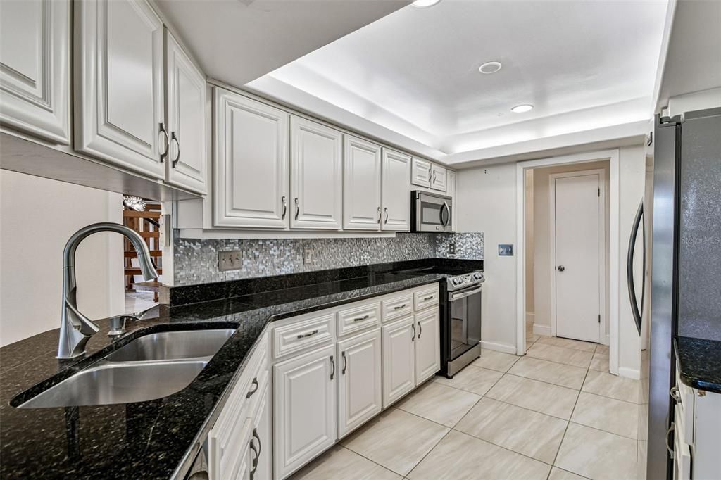 For Sale: $875,000 (3 beds, 3 baths, 3292 Square Feet)