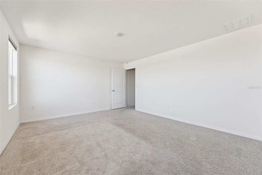 合同活跃: $435,000 (4 贝兹, 3 浴室, 2809 平方英尺)