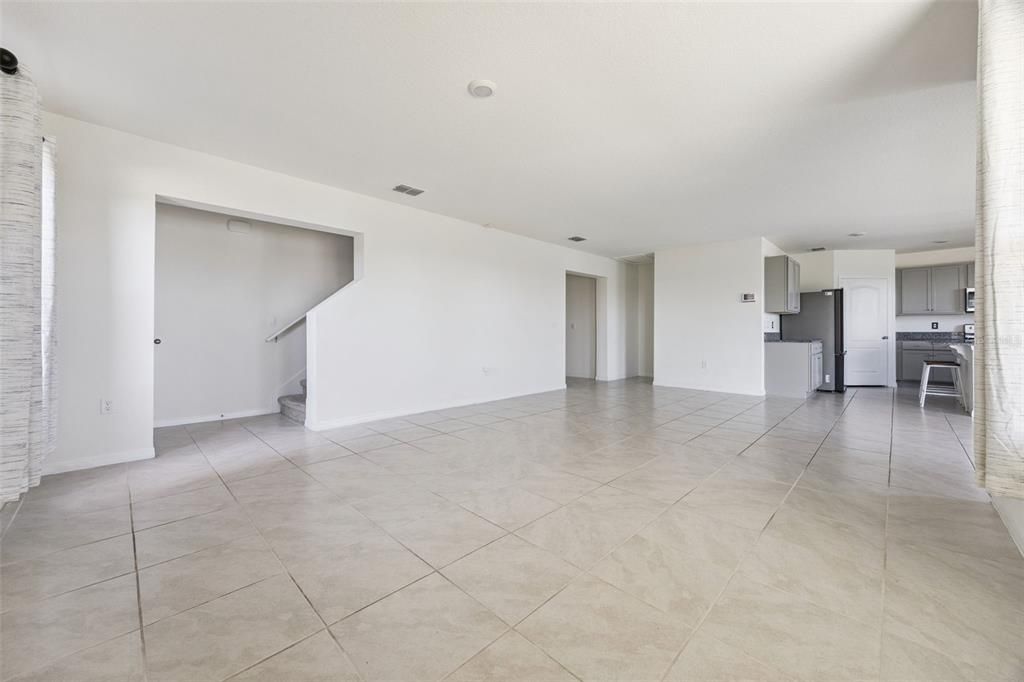 合同活跃: $435,000 (4 贝兹, 3 浴室, 2809 平方英尺)