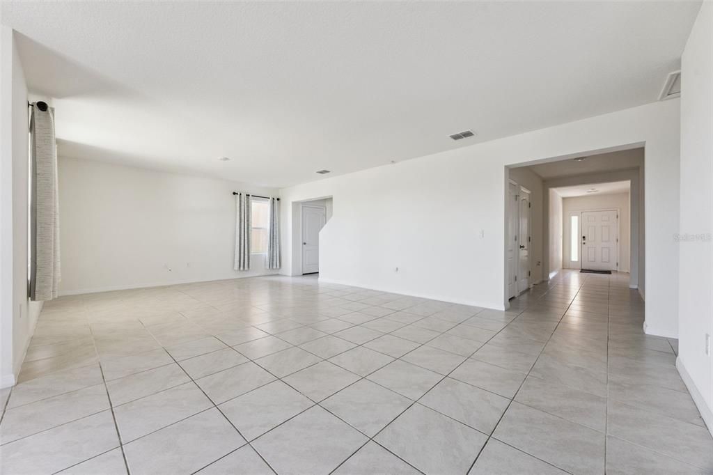 合同活跃: $435,000 (4 贝兹, 3 浴室, 2809 平方英尺)