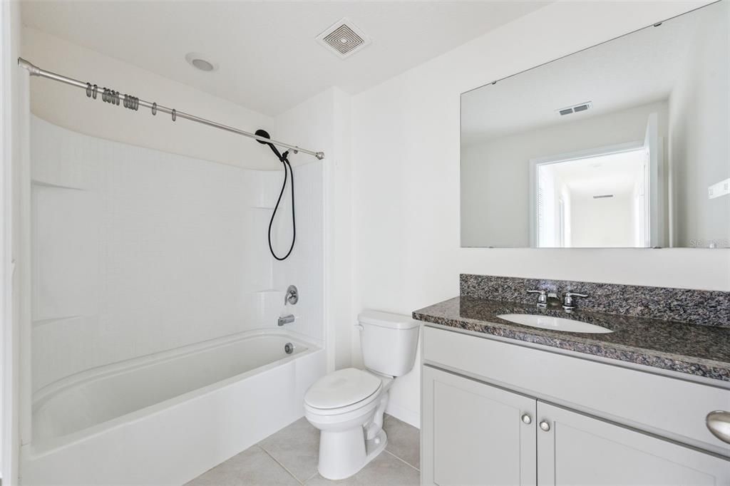 合同活跃: $435,000 (4 贝兹, 3 浴室, 2809 平方英尺)