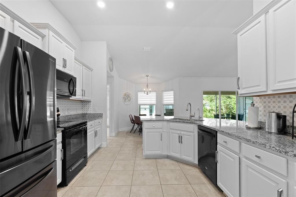 На продажу: $649,000 (4 спален, 2 ванн, 2331 Квадратных фут)