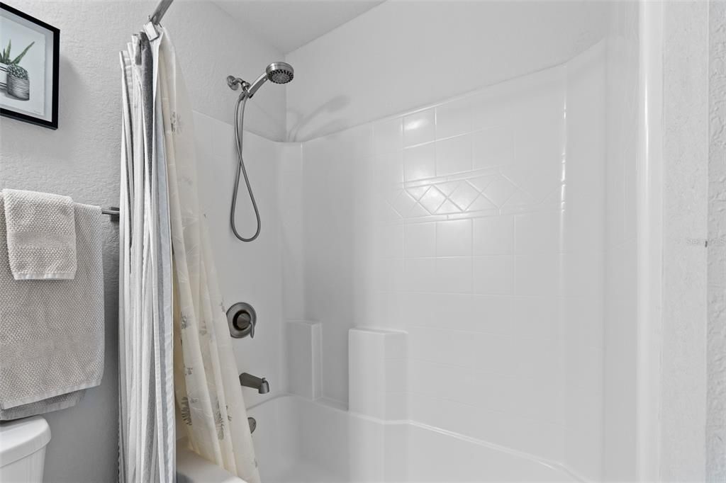 На продажу: $649,000 (4 спален, 2 ванн, 2331 Квадратных фут)