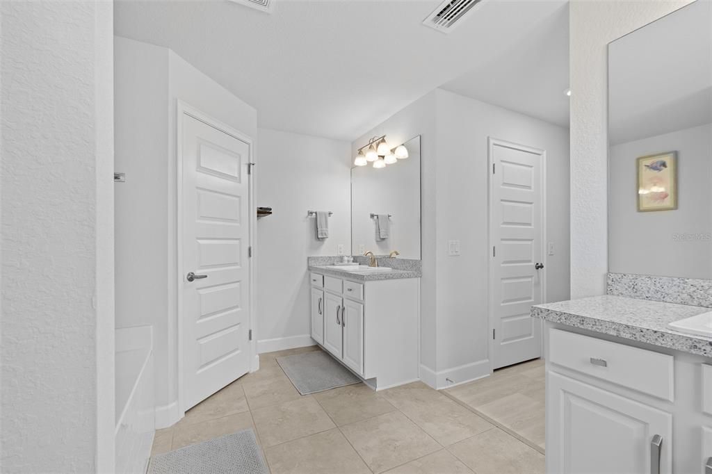 На продажу: $649,000 (4 спален, 2 ванн, 2331 Квадратных фут)