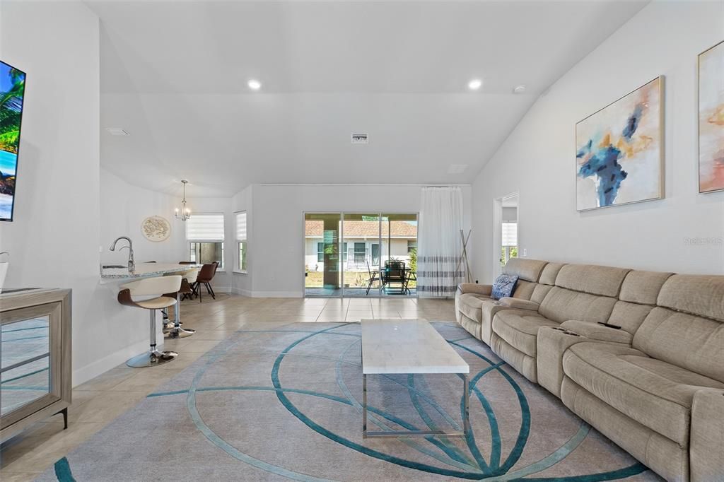 На продажу: $649,000 (4 спален, 2 ванн, 2331 Квадратных фут)