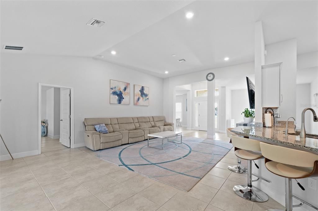 На продажу: $649,000 (4 спален, 2 ванн, 2331 Квадратных фут)