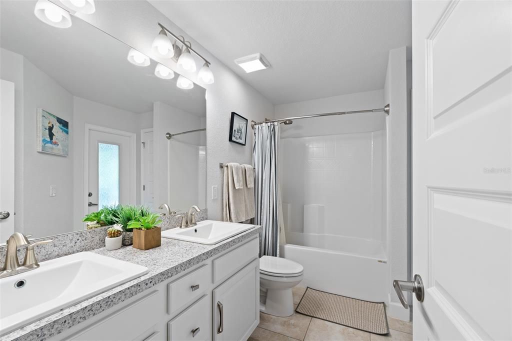 На продажу: $649,000 (4 спален, 2 ванн, 2331 Квадратных фут)