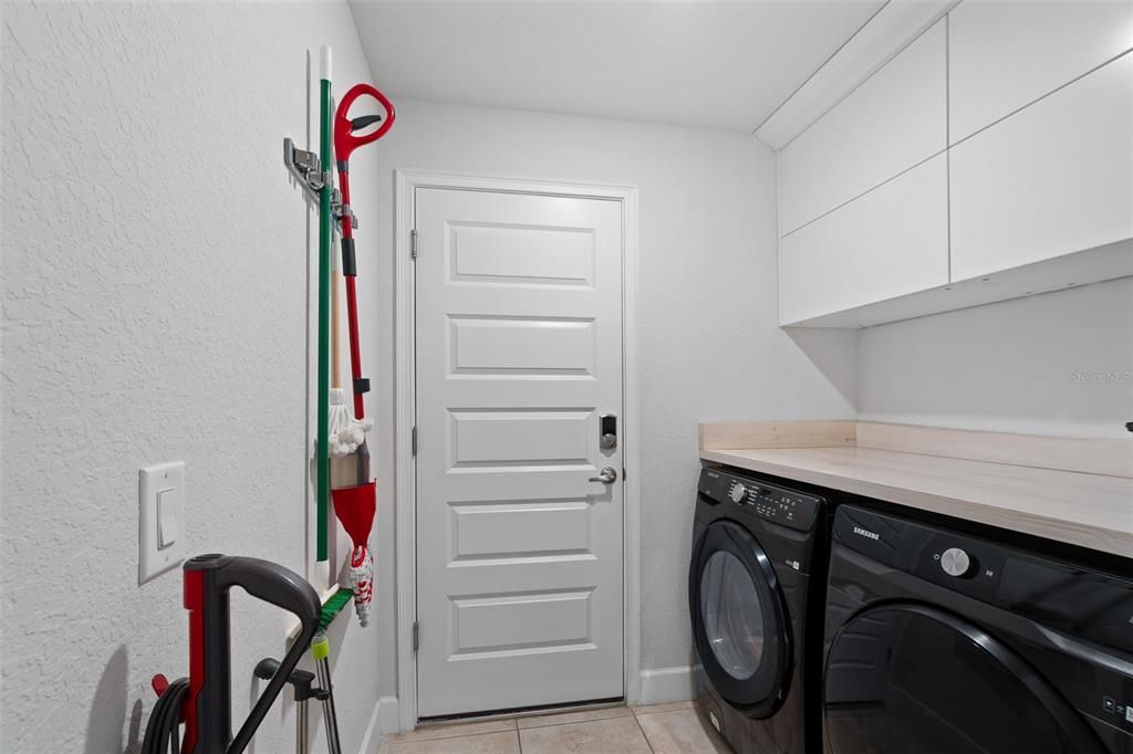 На продажу: $649,000 (4 спален, 2 ванн, 2331 Квадратных фут)