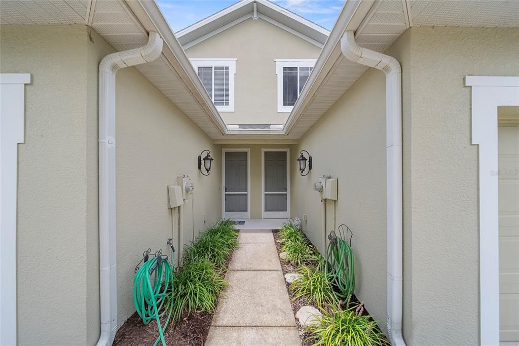 Activo con contrato: $2,200 (2 camas, 2 baños, 1400 Pies cuadrados)