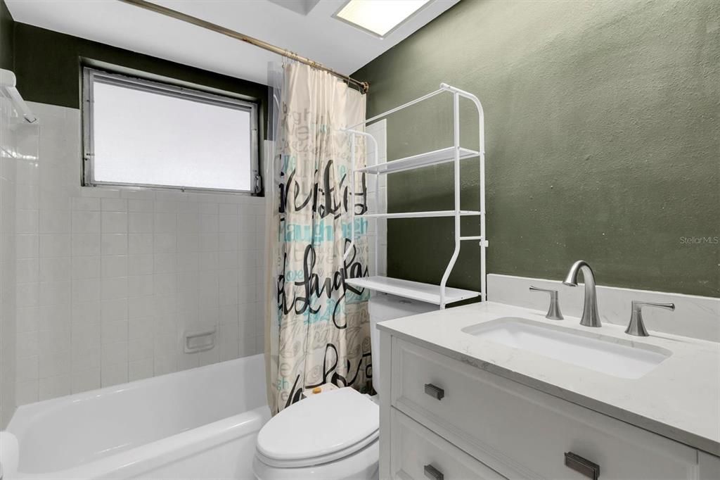 Active With Contract: $200,000 (2 beds, 1 baths, 1094 Square Feet)