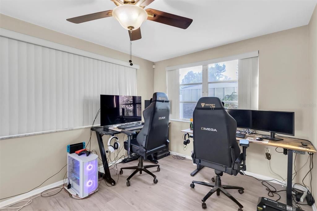 Active With Contract: $200,000 (2 beds, 1 baths, 1094 Square Feet)