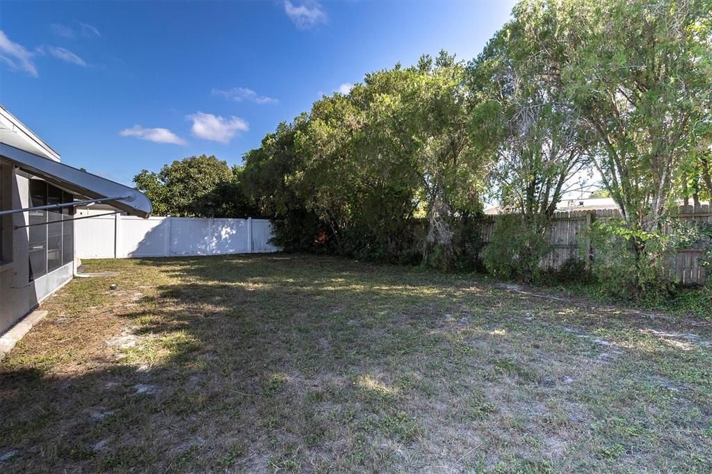 Active With Contract: $200,000 (2 beds, 1 baths, 1094 Square Feet)