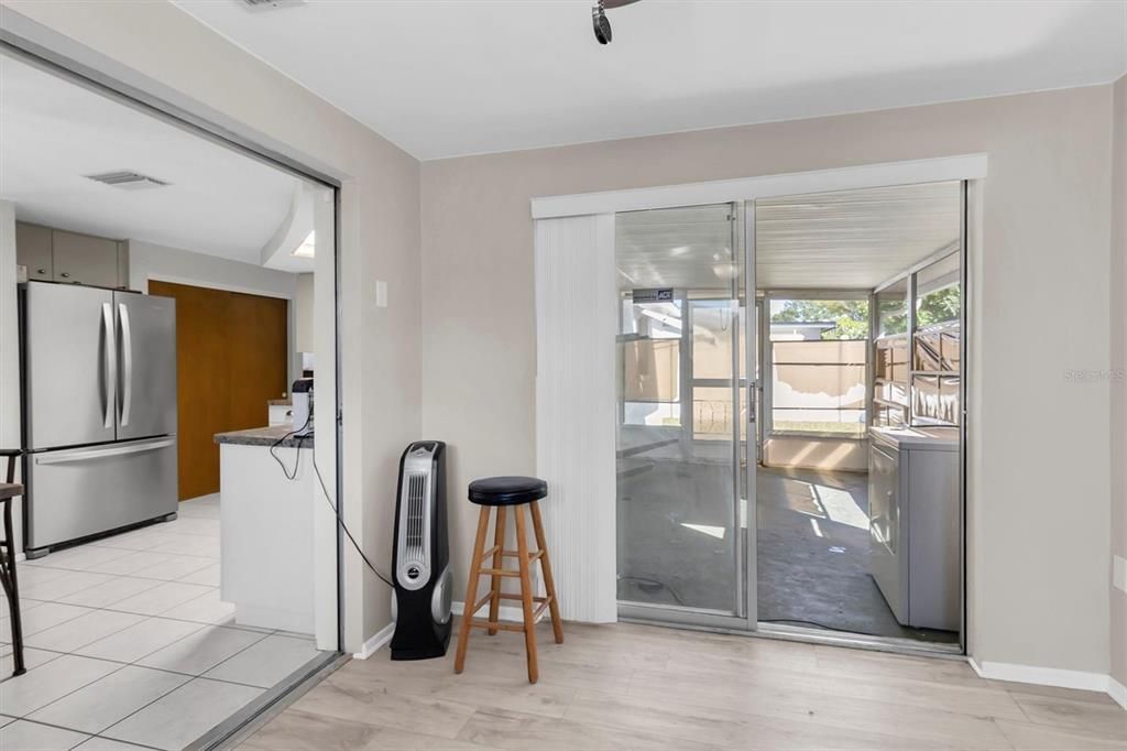 Active With Contract: $200,000 (2 beds, 1 baths, 1094 Square Feet)