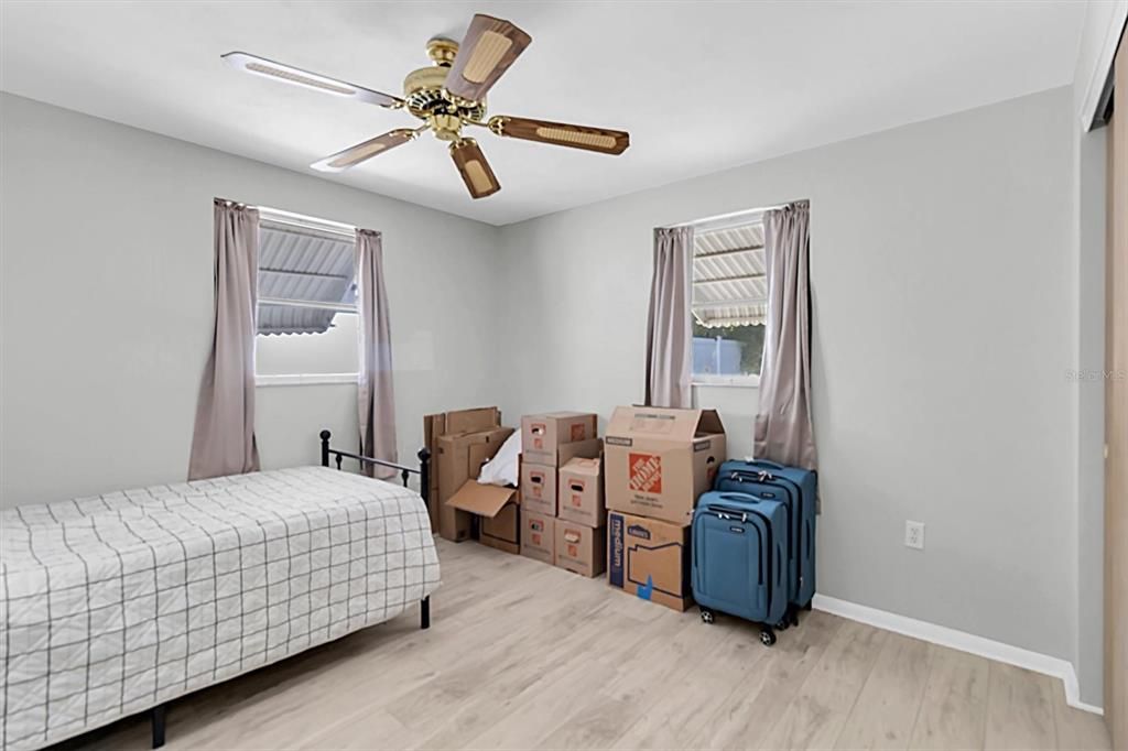 Active With Contract: $200,000 (2 beds, 1 baths, 1094 Square Feet)