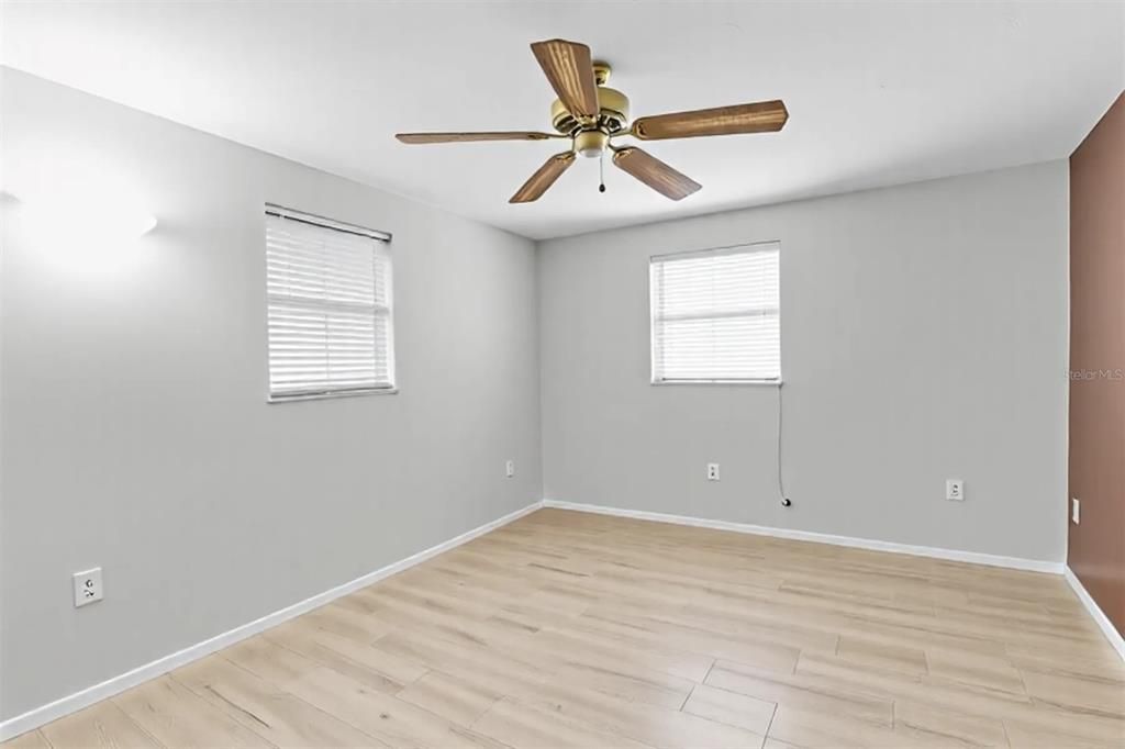 Active With Contract: $200,000 (2 beds, 1 baths, 1094 Square Feet)