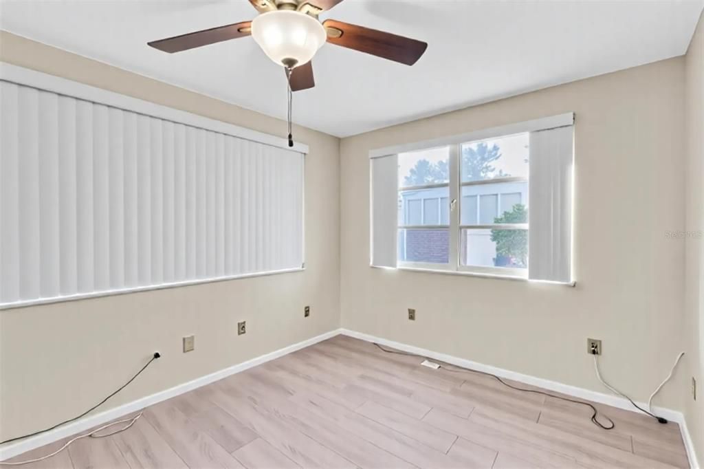 Active With Contract: $200,000 (2 beds, 1 baths, 1094 Square Feet)