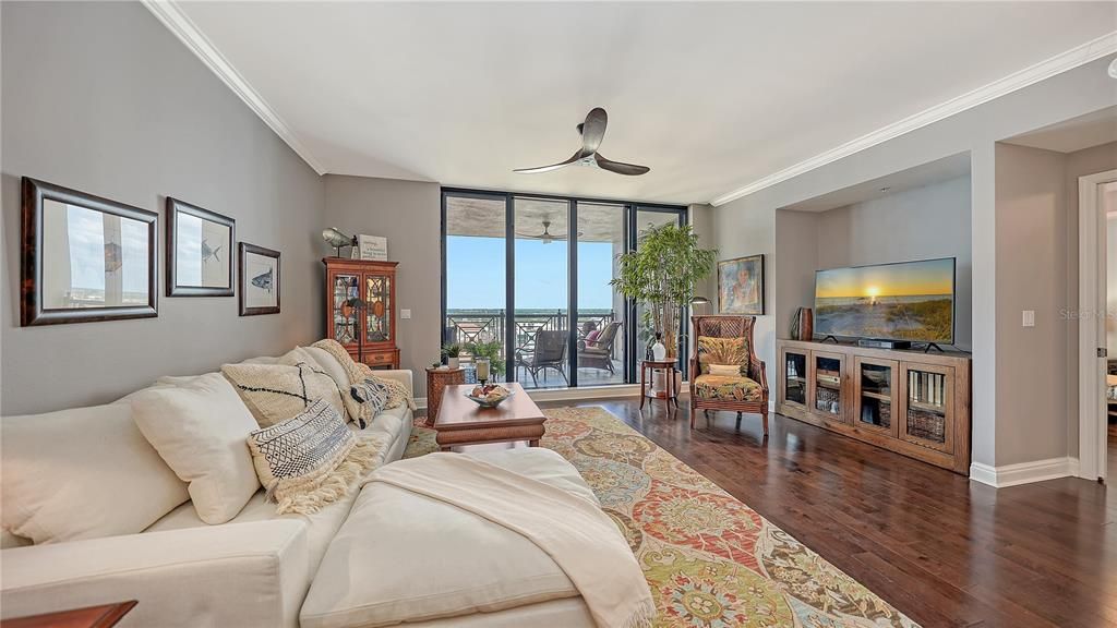 For Sale: $1,499,000 (2 beds, 2 baths, 1671 Square Feet)