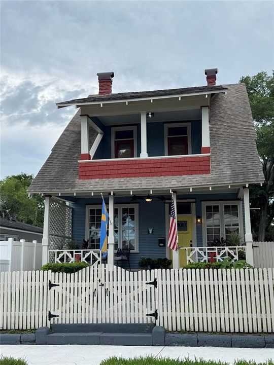 На продажу: $695,000 (0.65 acres)