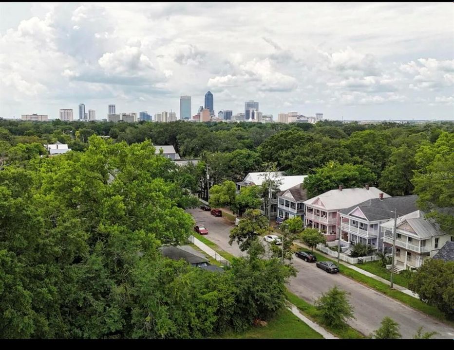 На продажу: $695,000 (0.65 acres)