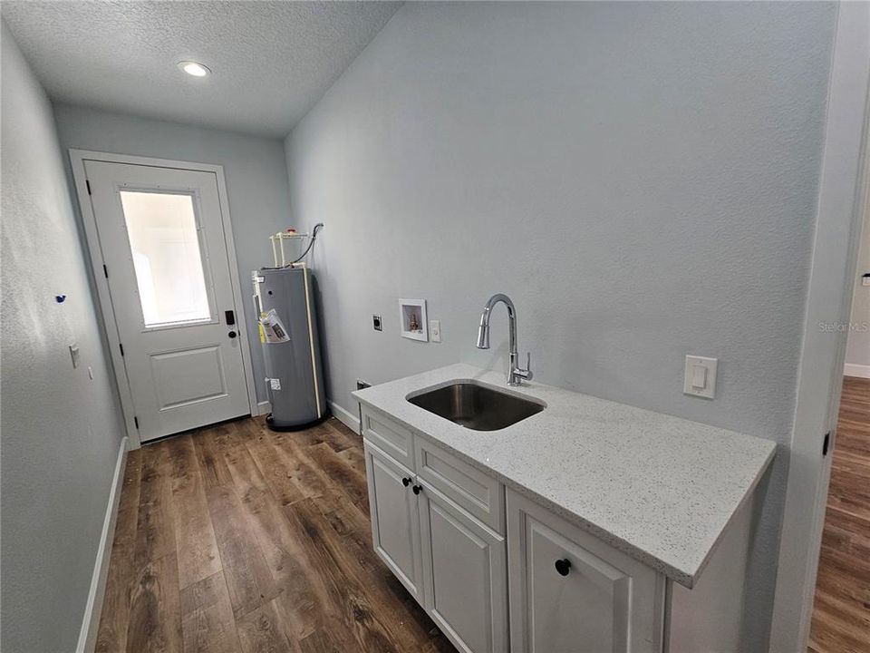 На продажу: $459,900 (4 спален, 3 ванн, 2020 Квадратных фут)