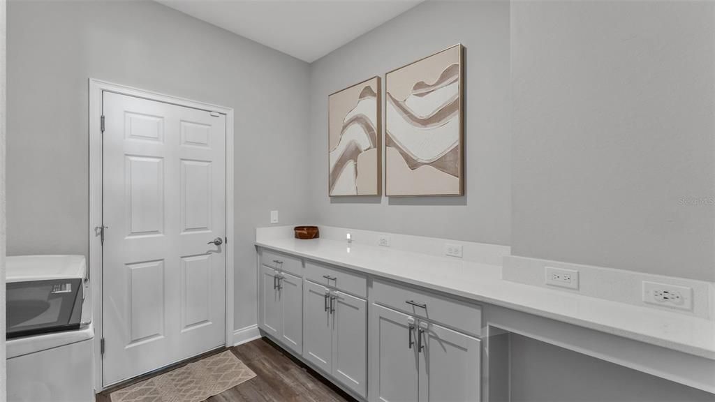 For Sale: $560,000 (4 beds, 3 baths, 2566 Square Feet)