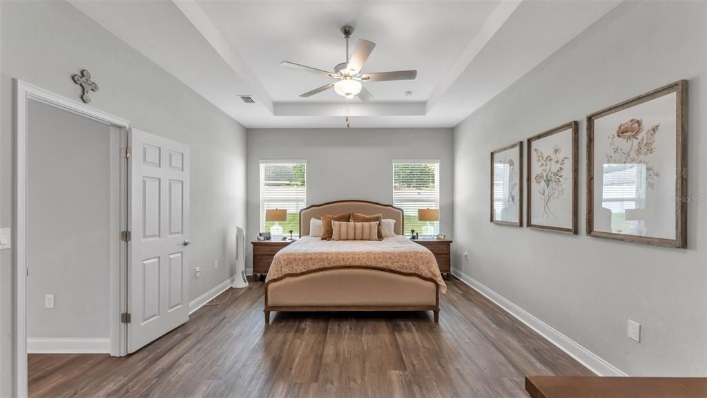 For Sale: $560,000 (4 beds, 3 baths, 2566 Square Feet)