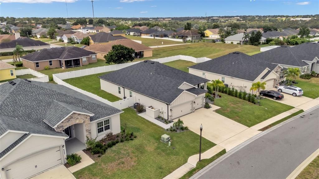 For Sale: $560,000 (4 beds, 3 baths, 2566 Square Feet)