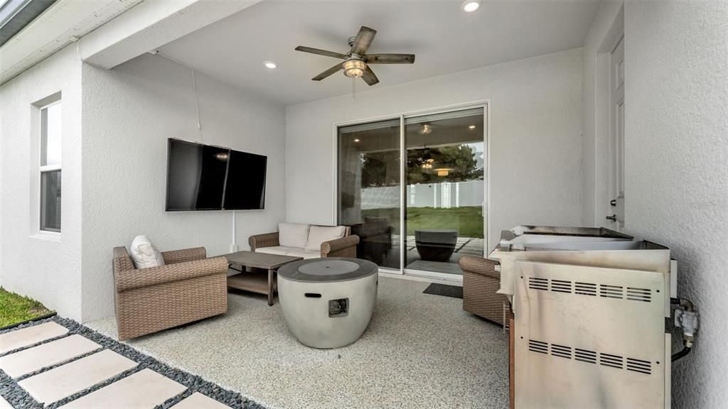 For Sale: $560,000 (4 beds, 3 baths, 2566 Square Feet)