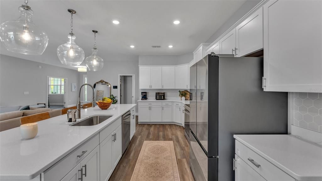 For Sale: $560,000 (4 beds, 3 baths, 2566 Square Feet)