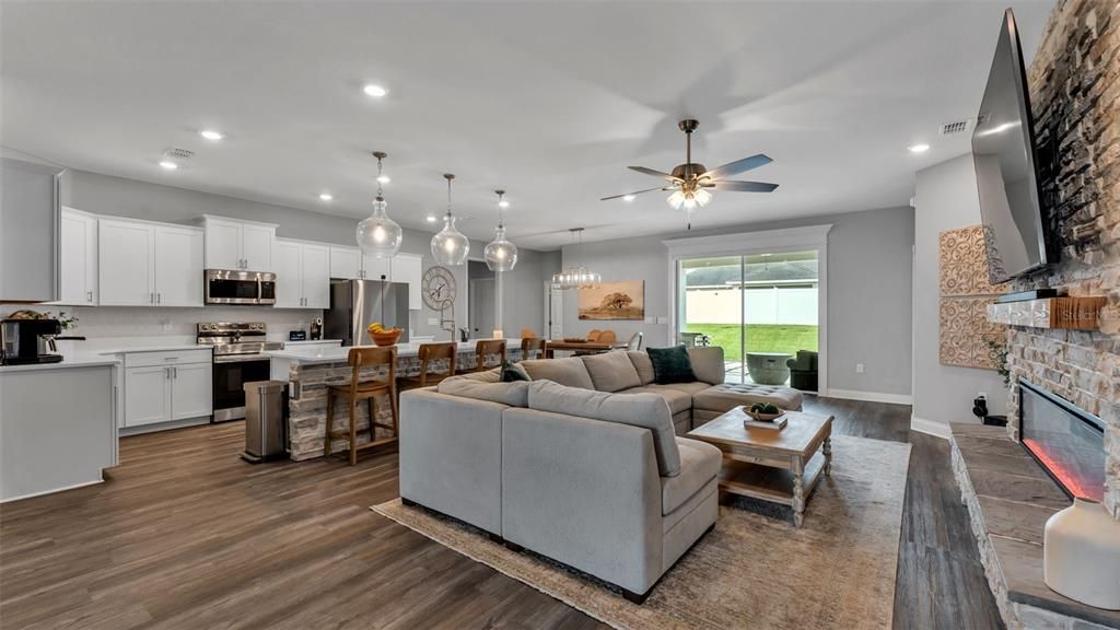 For Sale: $560,000 (4 beds, 3 baths, 2566 Square Feet)