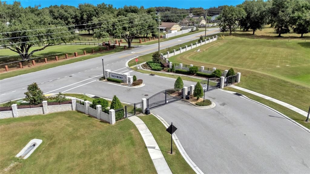 For Sale: $560,000 (4 beds, 3 baths, 2566 Square Feet)