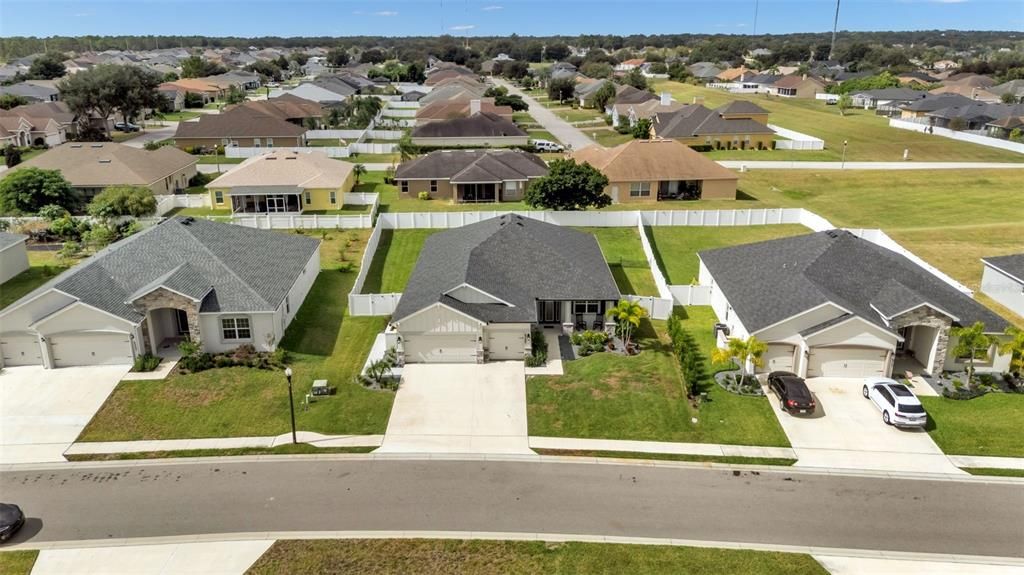 For Sale: $560,000 (4 beds, 3 baths, 2566 Square Feet)