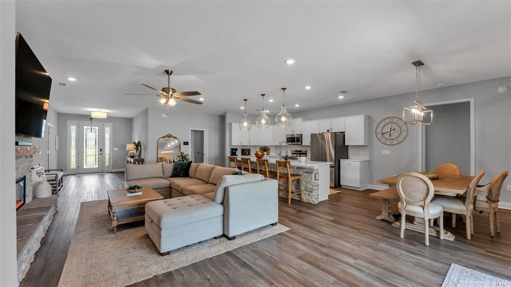 For Sale: $560,000 (4 beds, 3 baths, 2566 Square Feet)