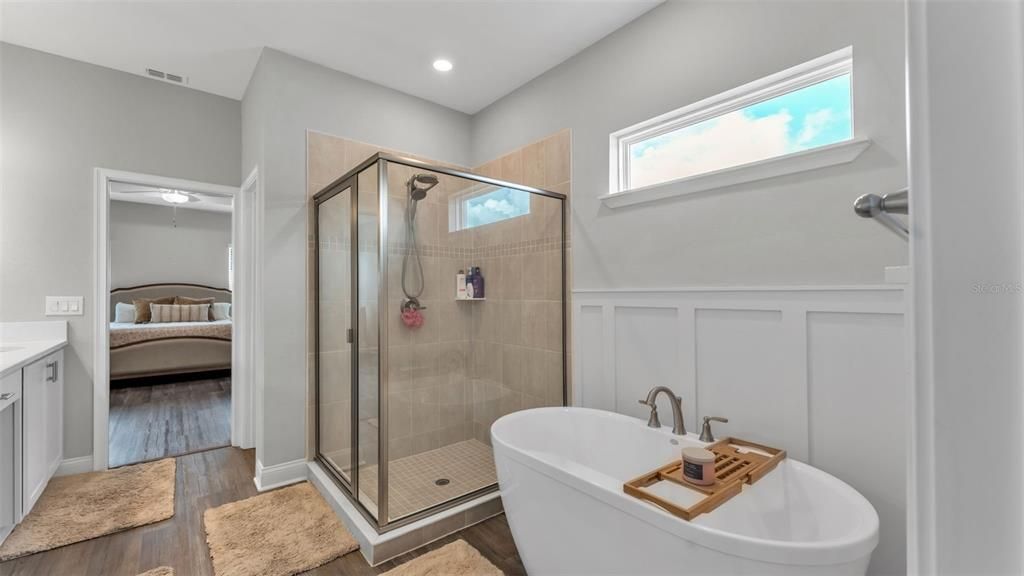 For Sale: $560,000 (4 beds, 3 baths, 2566 Square Feet)