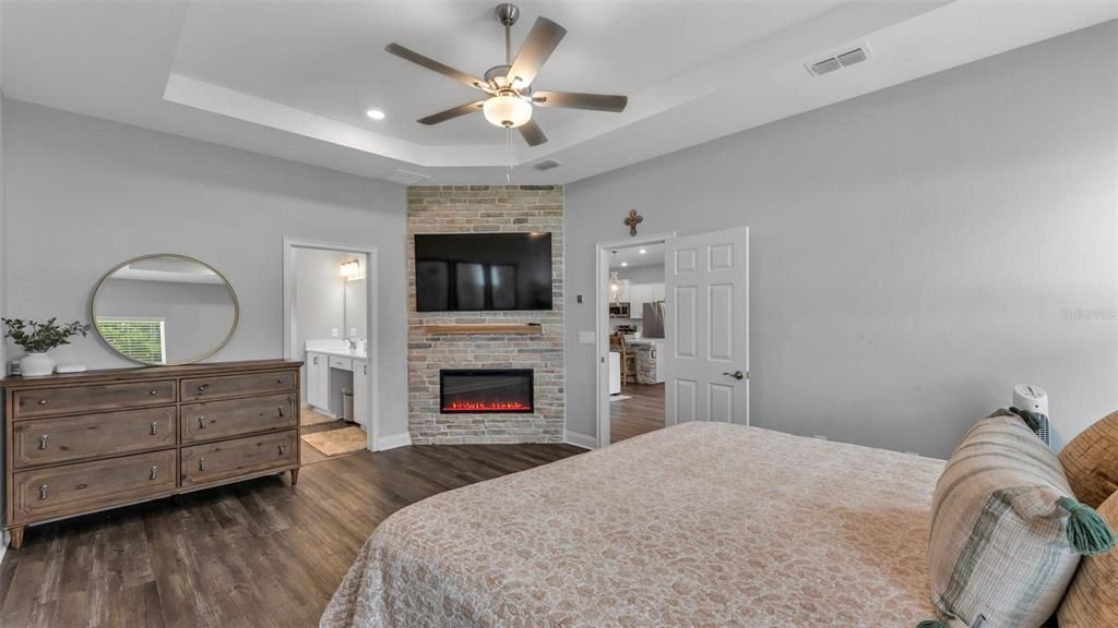 For Sale: $560,000 (4 beds, 3 baths, 2566 Square Feet)